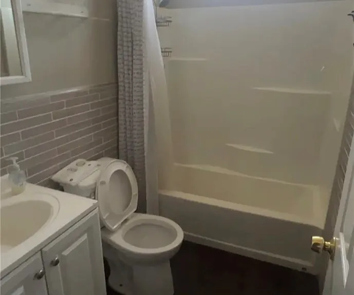 3029 S Budlong Ave — Photo 3
