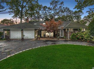 12 Copper Beech Pl, Merrick, NY 11566