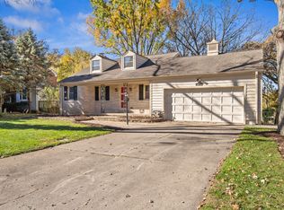 914 Brook St, Elgin, IL 60120