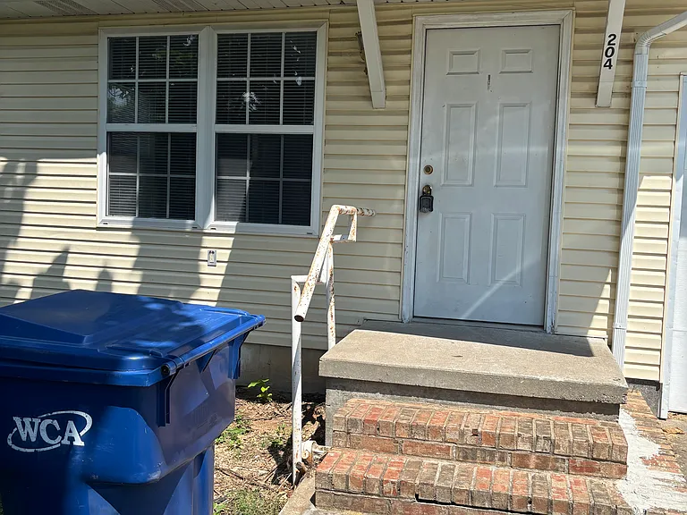 204 S Maple St #204 — Photo 1