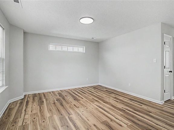 4th image of 802 Hatton St