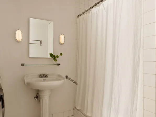 32 West 20th Street 9B image 15 of 15