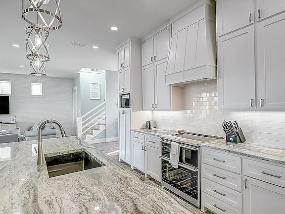 5th image of 118 Bismarck Ln