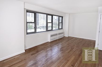 3rd image of 100 W 93rd St APT 9A