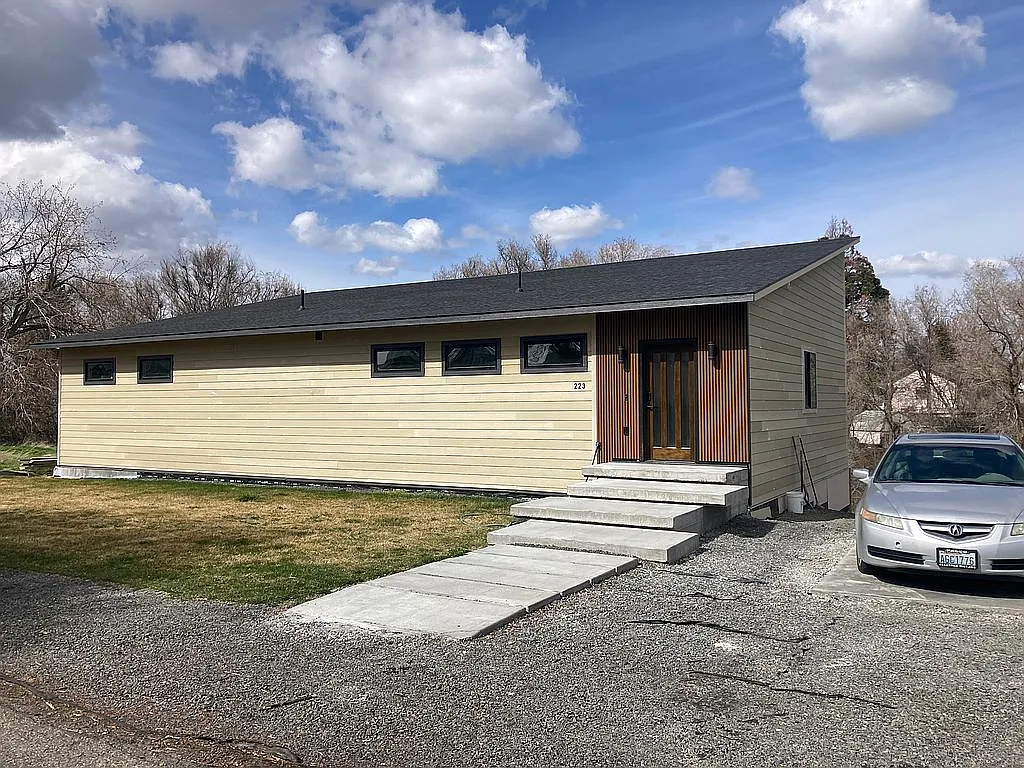 223 E Canyon Dr photo 1