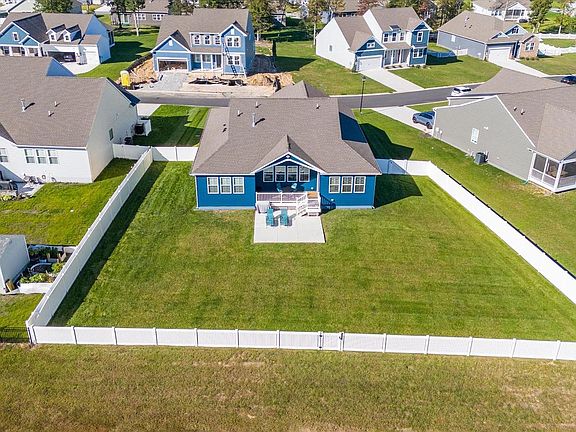 3rd image of 208 S Ridge Brook Dr