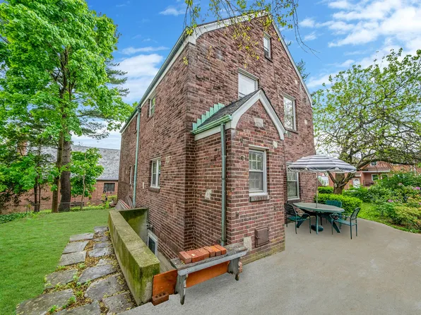 60-14 60th Avenue image 6 of 26