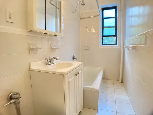 Rented by Bohemia Realty Group | media 10