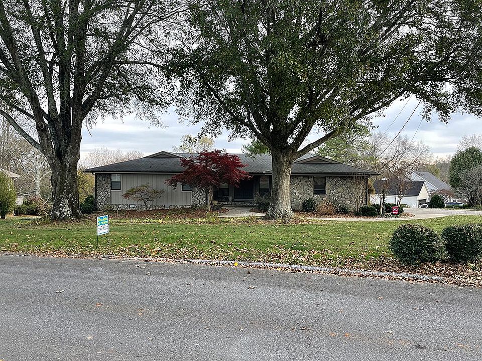1st image of 3000 E Brookhaven Cir