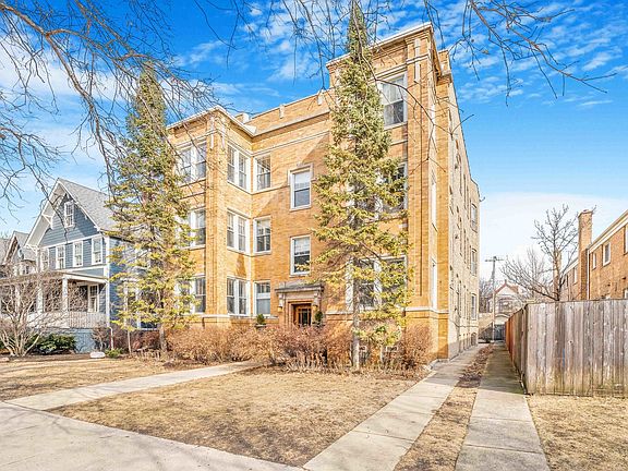 2nd image of 4421 N Hermitage Ave #2S