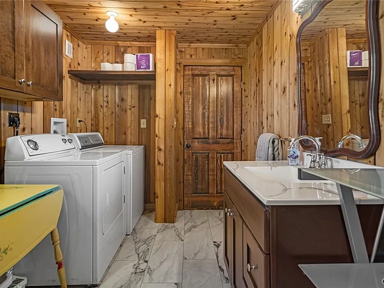 1818 Benson Rd — Photo 10