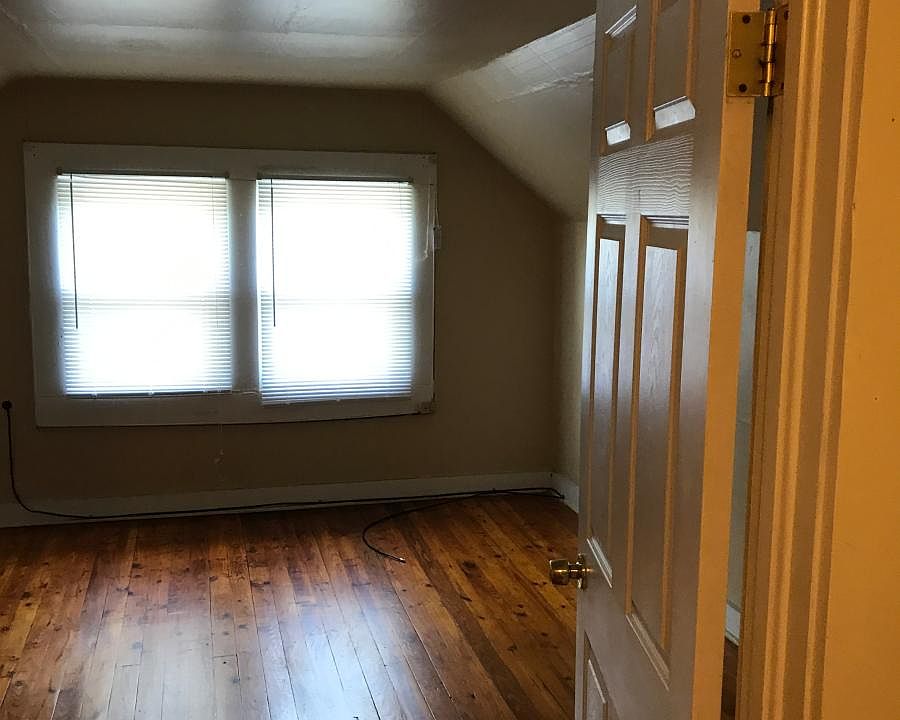 2nd image of 722 W Whitney Ave