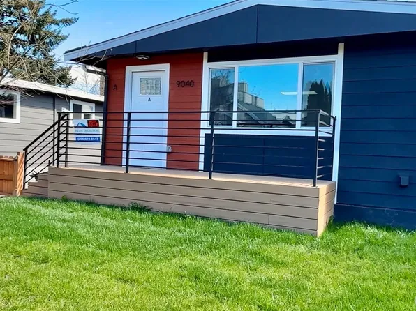 9040 17th Avenue SW, Seattle, WA 98106