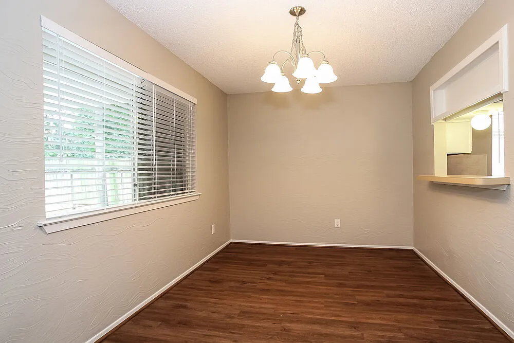 4 bed, 2.0 bath, 1606 sqft, $1,905 — Photo 4