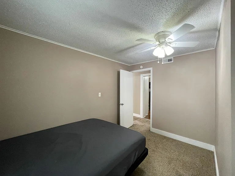 1002 N Grimes St — Photo 13