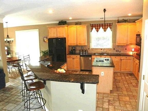 5th image of 920 Carters Grove Trl