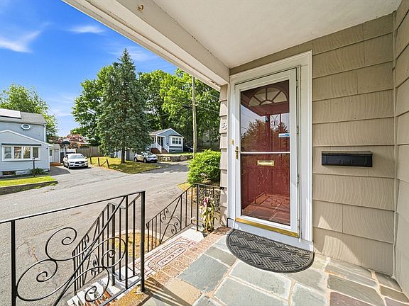 3rd image of 33 Fairchild Ave