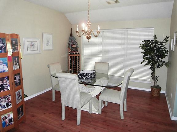 FORMAL DINING AREA