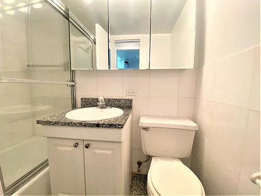 Rented by Manhattan Realty Group | media 9