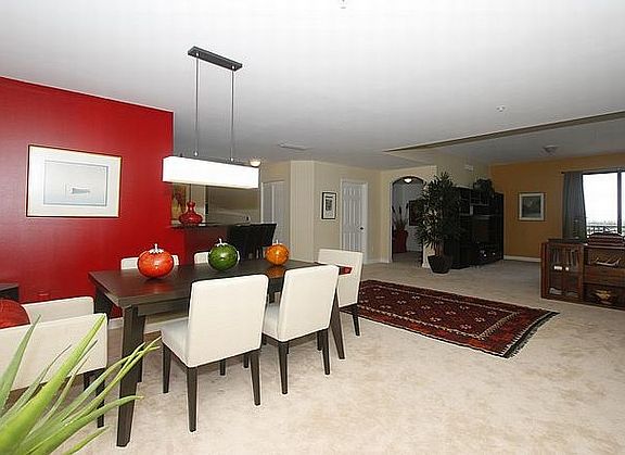 Dining Rm/Living Rm
