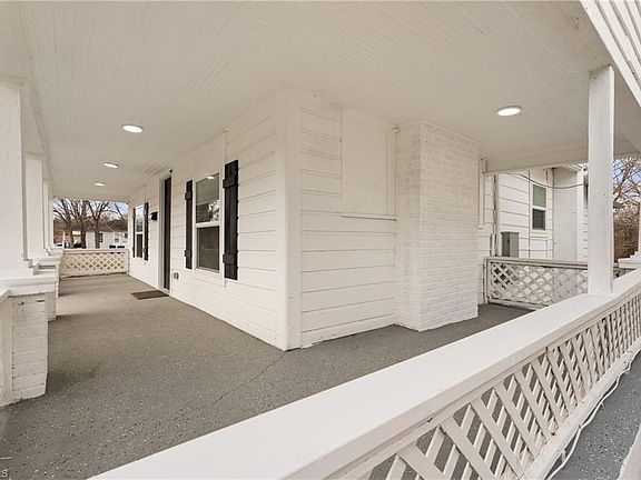 5th image of 821 Moravia St