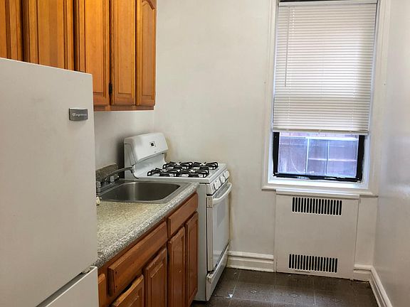 4th image of 2325 Ocean Ave APT 2D