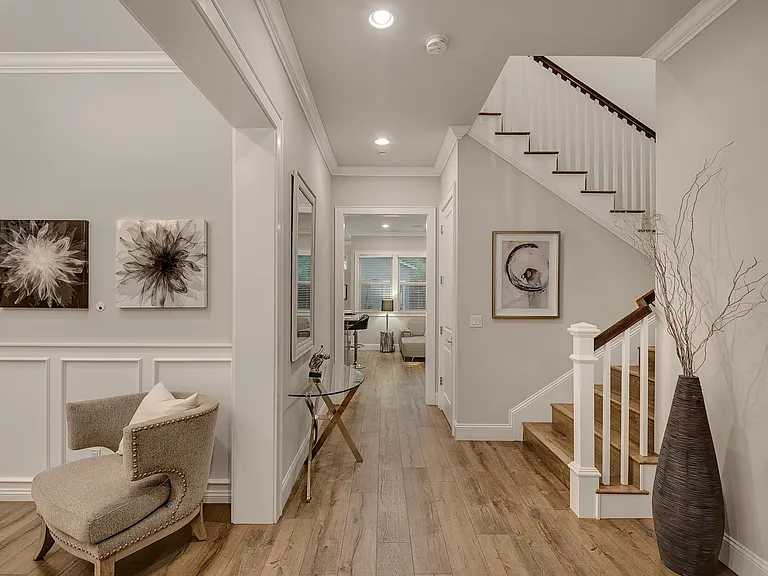 552 Coe Ave — Photo 5