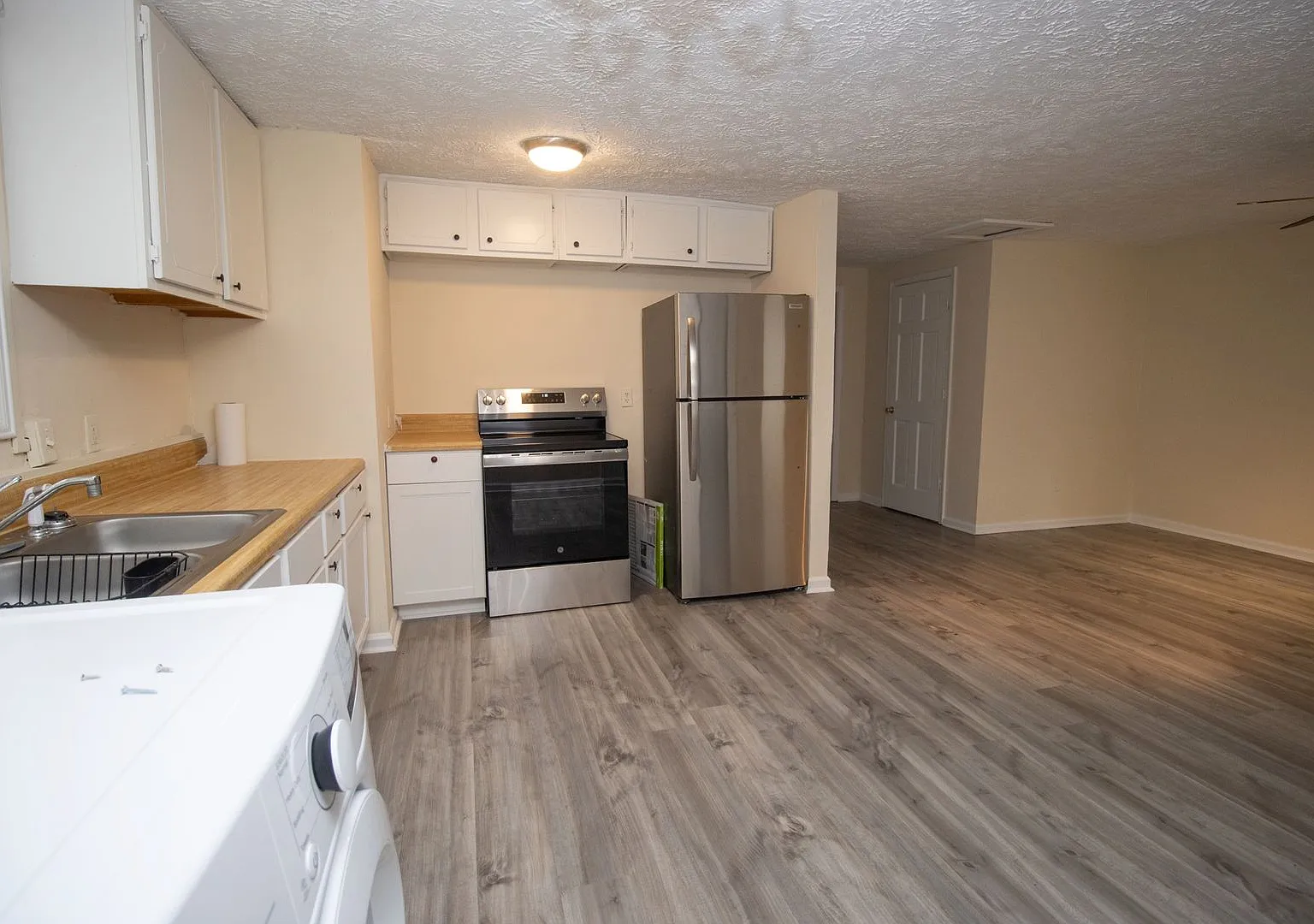 1213c Suber Street Modern Student Living Near Usc - Pre-Leasing For 2026-2027 School Year — Photo 4