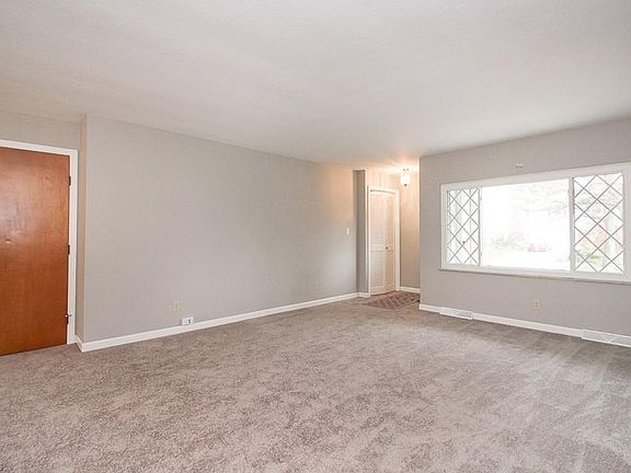 3rd image of 4560 Parkedge Dr