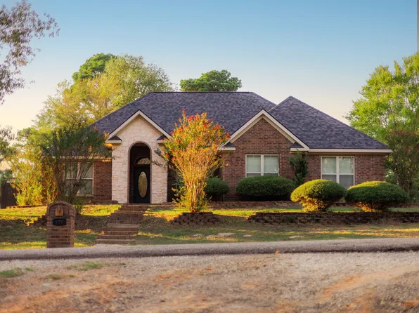 3 Chase Creek Dr, Henderson, TX 75654