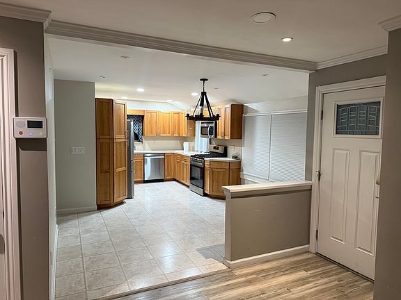 3rd image of 11 Heyward St #1