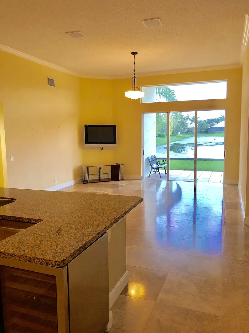 4 Bedroom single family home in Boca Isles South upscale gated community — Photo 4
