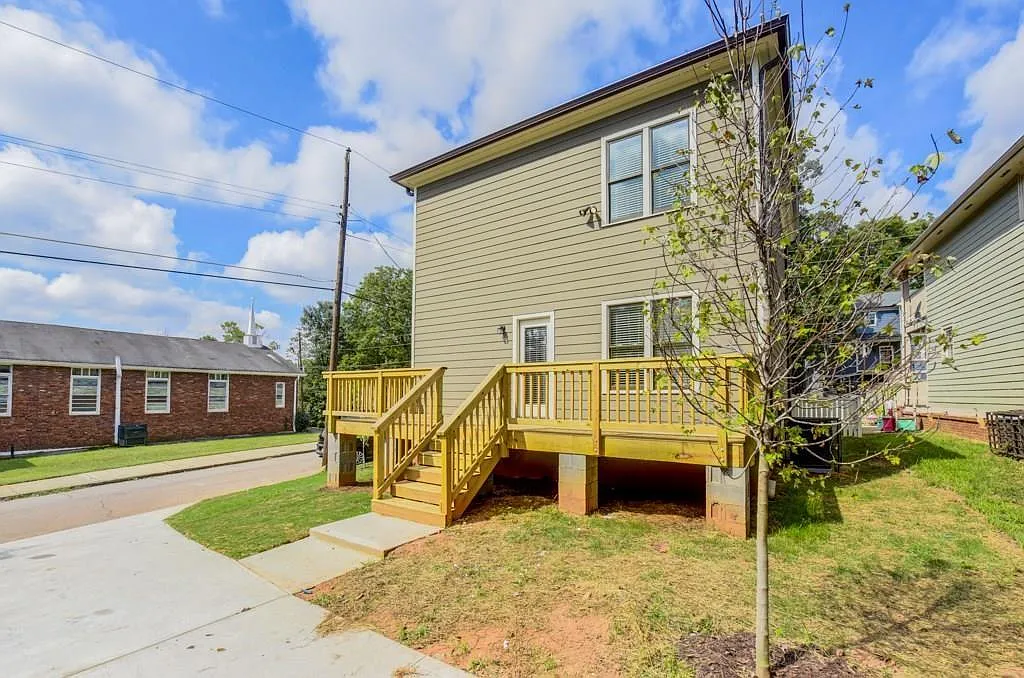 3 bed, 2.5 bath, 1600 sqft, $3,000 — Photo 4