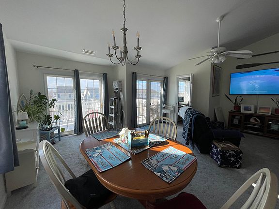 4th image of 415 W Cedar Ave #F