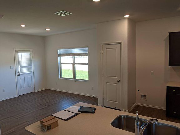 4th image of 6400 Laurencia Pl