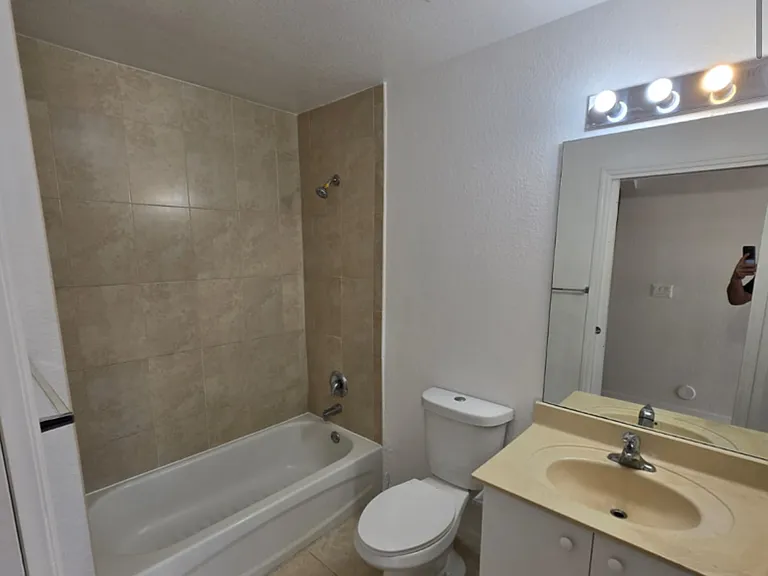 3856 SW 48th Ave — Photo 10