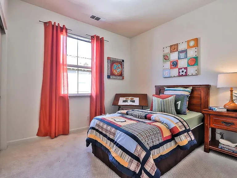 1933 Silva Pl — Photo 18