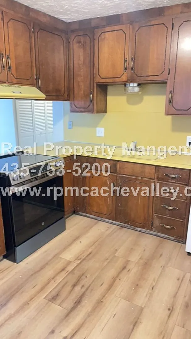565 Dee Ave — Photo 1