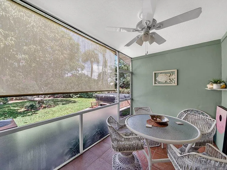 262 SE Monterey Ave — Photo 40