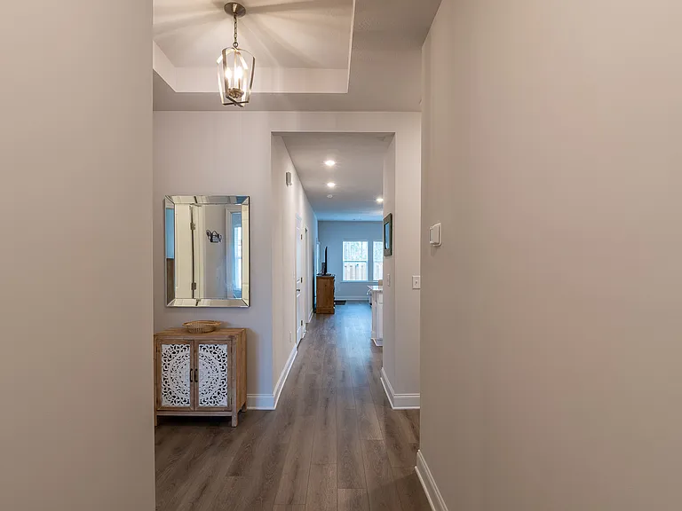 1091 Primrose Dr — Photo 4