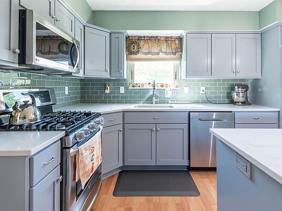 4th image of 1065 Stansbury Dr