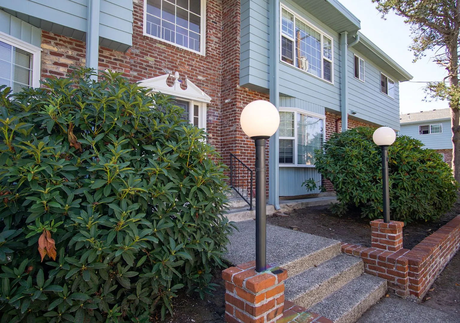 Sullivan's Gulch Spacious 2-Bedroom with Dishwasher & Parking! — Photo 2