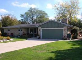 12113 W Plainfield Ave, Greenfield, WI 53228