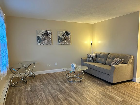 2nd image of 934 N Main St APT 5