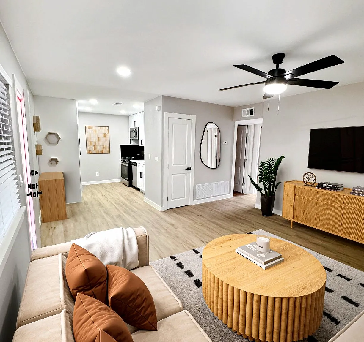 2 bed, 708 sqft, $1,695 — Photo 4