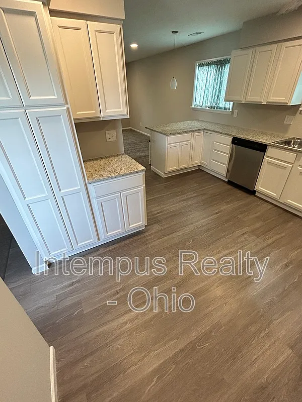 3 bed, 1.5 bath, 1400 sqft, $1,897 — Photo 4