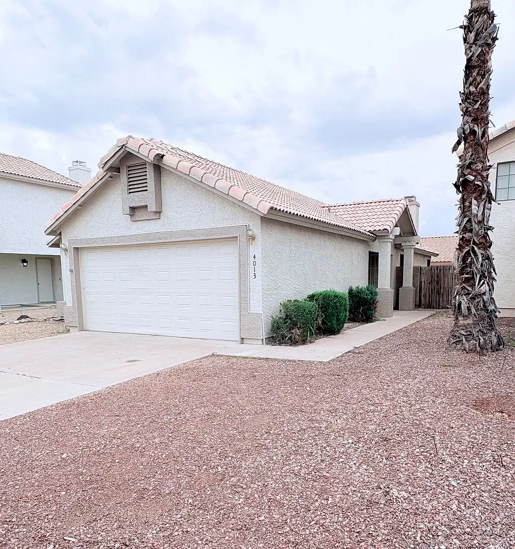 Available Now In Convenient Ahwatukee Location — Photo 2