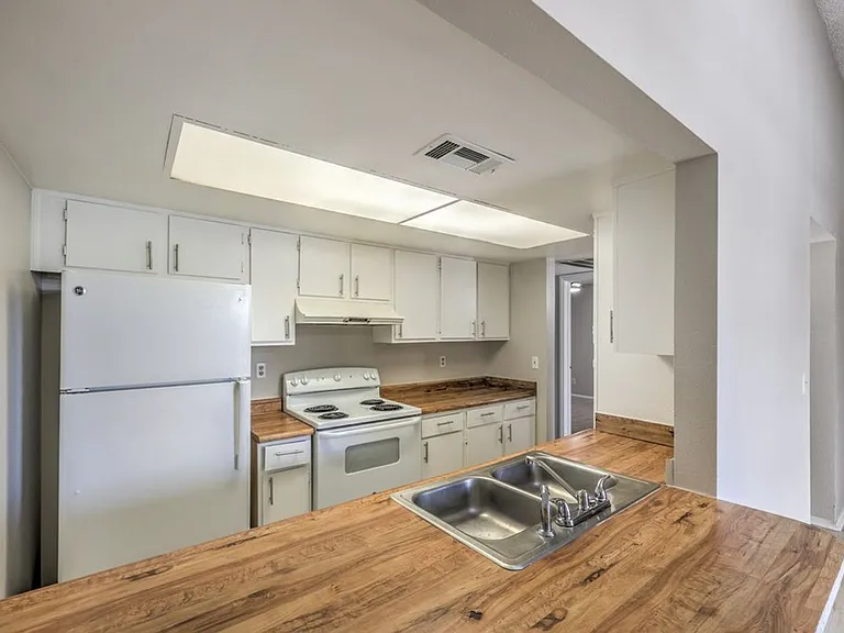2981 Country Manor Ln #122 — Photo 14