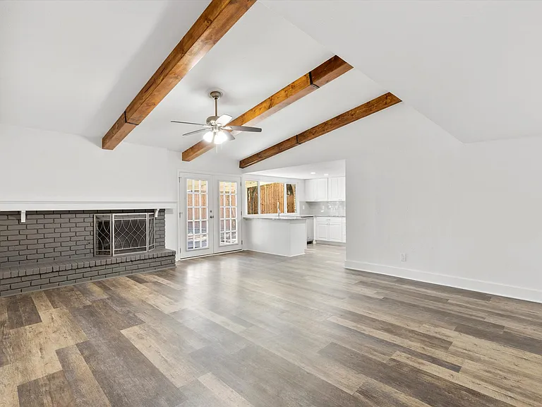 2814 Lindbergh Dr — Photo 3