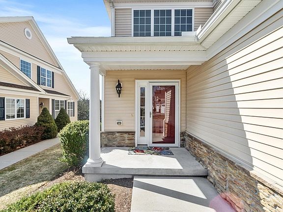 2nd image of 25 Avebury Ln #22